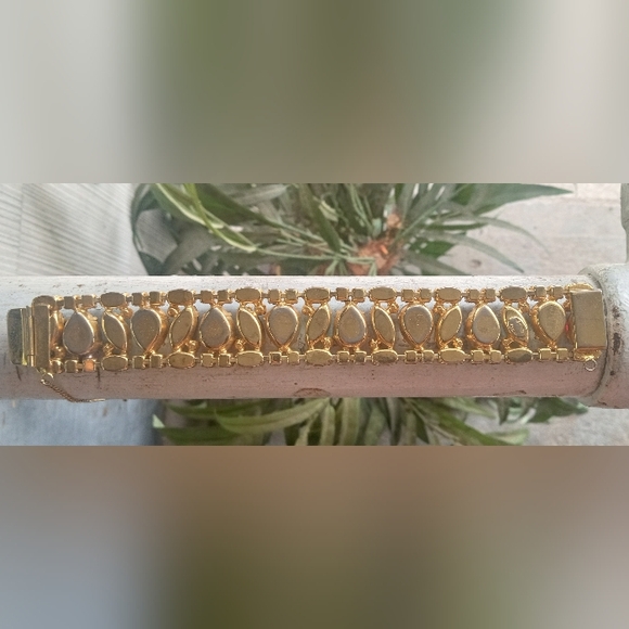 Hattie Carnegie Multi Color, Green Uranium,  Faux Mini Pearls VTG Bracelet - Picture 11 of 16